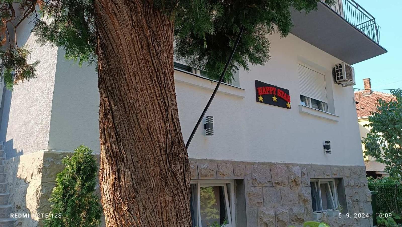 Ferienwohnung Happy Star Ni Exterior foto